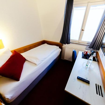 Hotel Zum Ritter St. Georg Heidelberg Bagian luar foto