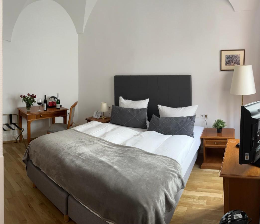 Hotel Zum Ritter St. Georg Heidelberg Bagian luar foto