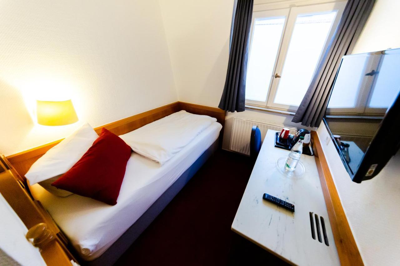 Hotel Zum Ritter St. Georg Heidelberg Bagian luar foto