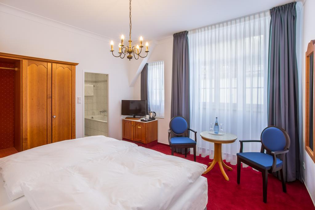 Hotel Zum Ritter St. Georg Heidelberg Bagian luar foto